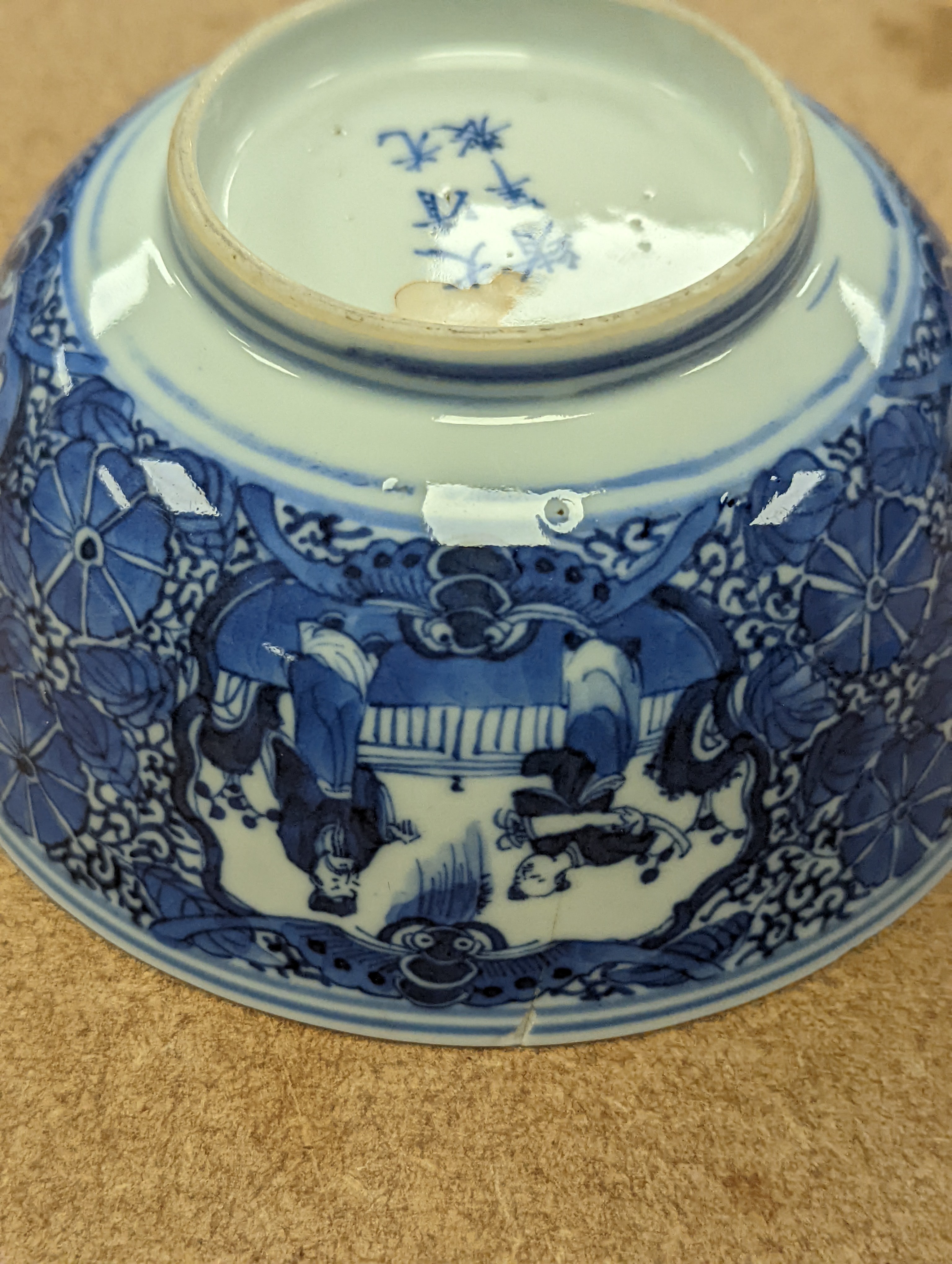 Two Chinese porcelain bowls 14.5cm